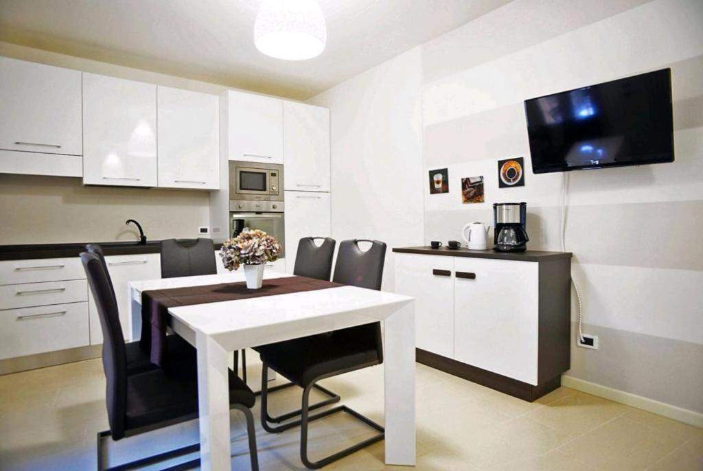 Ventuno - Modern Apartment - Country & Lake Ловере Екстер'єр фото