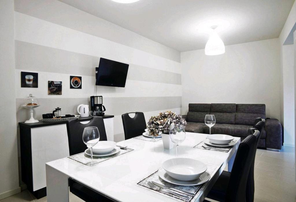 Ventuno - Modern Apartment - Country & Lake Ловере Екстер'єр фото